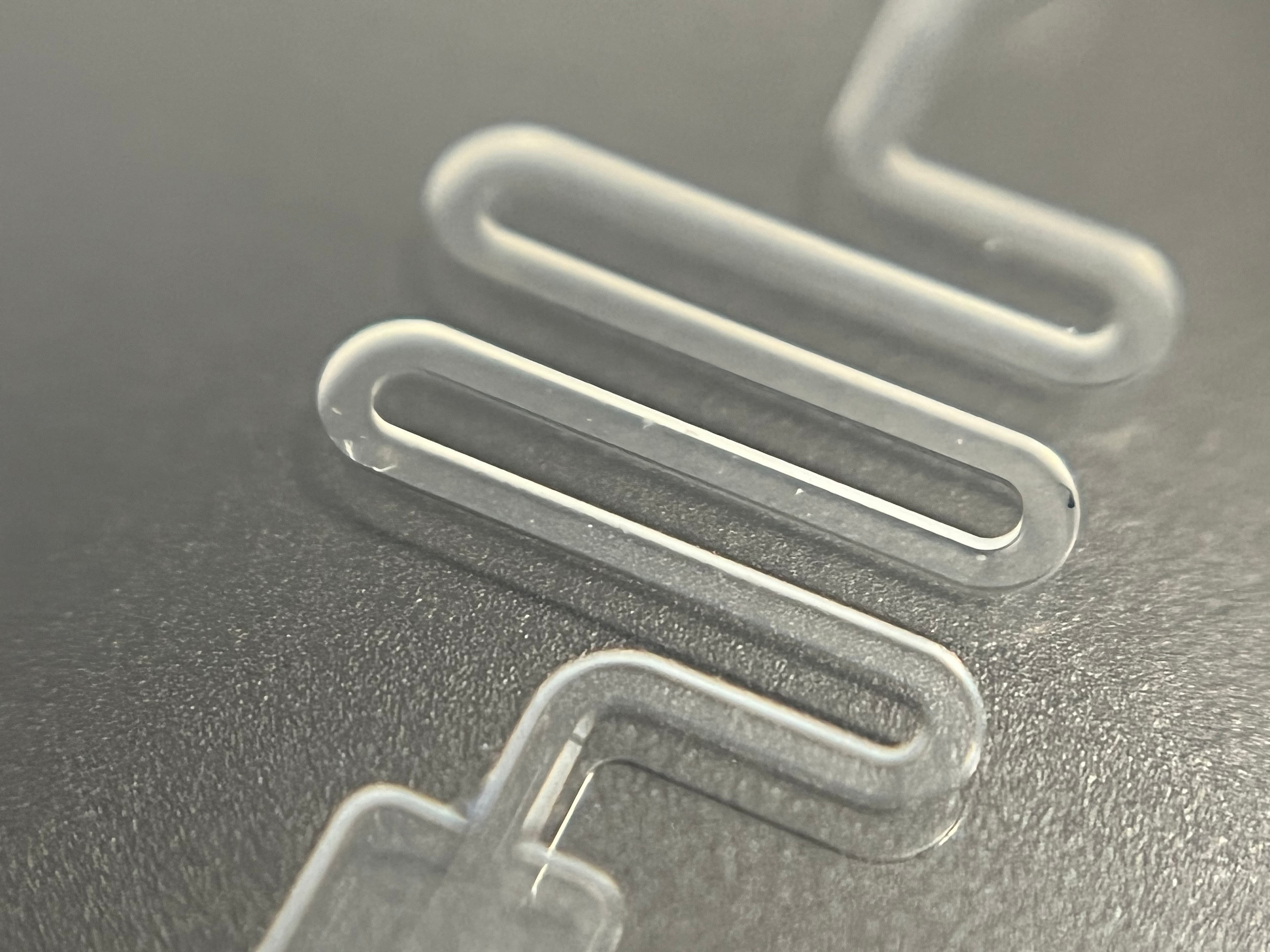 Glass microfluidic chip β serpentine channels